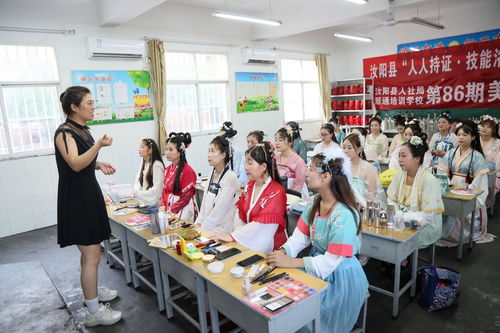 河南汝阳 开展汉服妆造培训 推动汉服热持续升温